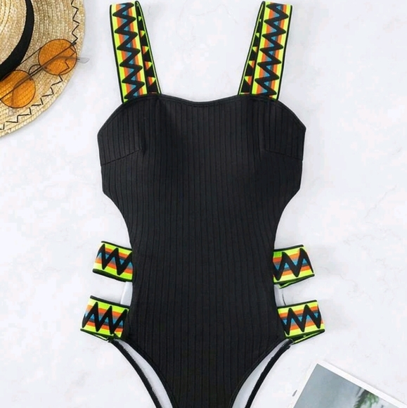 Vibrant straps swimsuit - Picture 3 of 3